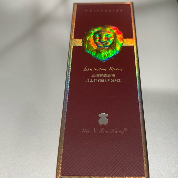 Red Velvet Lip Glaze with Gold Lion NIB - Picture 5 of 15